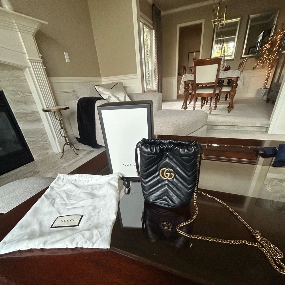 Gucci GG Marmont Matelassé Mini Bucket Bag